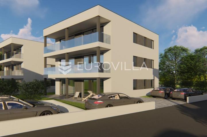Istra, Medulin, luksuzan stan s 4 spavaće sobe, parking, lift