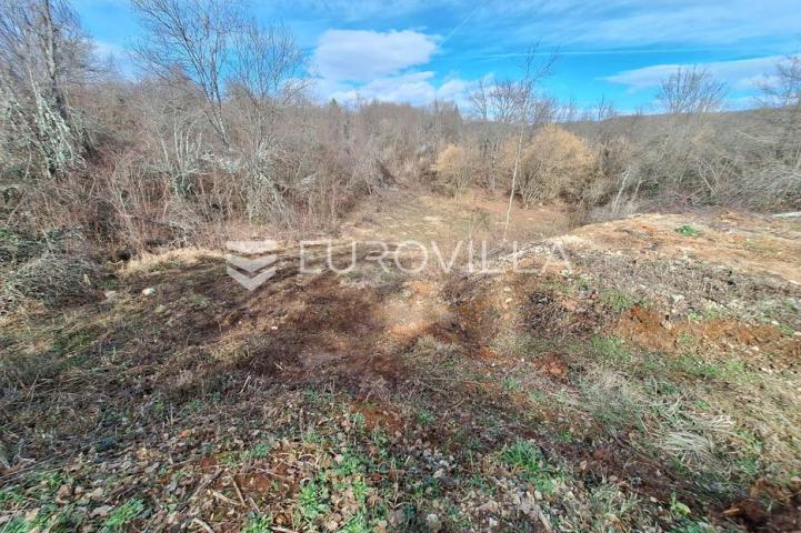 Slunj, Donji Lađevac, građevinsko zemljište 2946 m², odlična lokacija