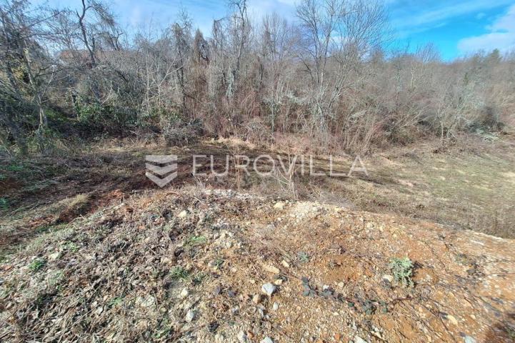 Slunj, Donji Lađevac, građevinsko zemljište 2946 m², odlična lokacija
