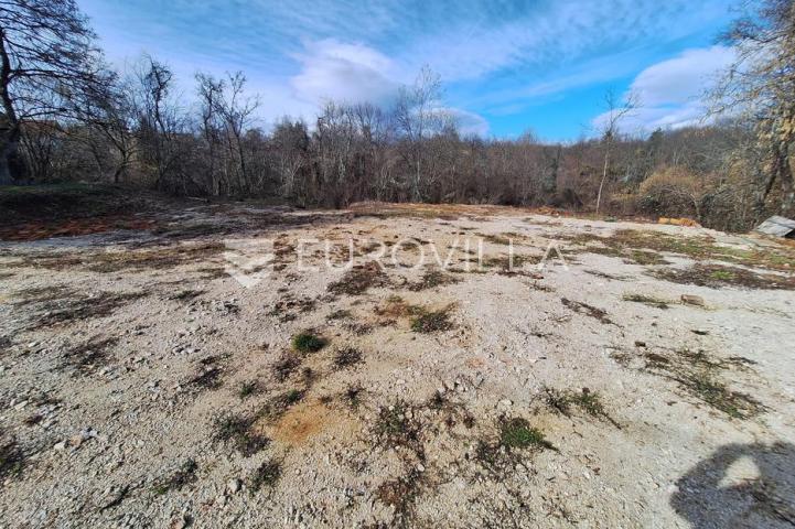 Slunj, Donji Lađevac, građevinsko zemljište 2946 m², odlična lokacija
