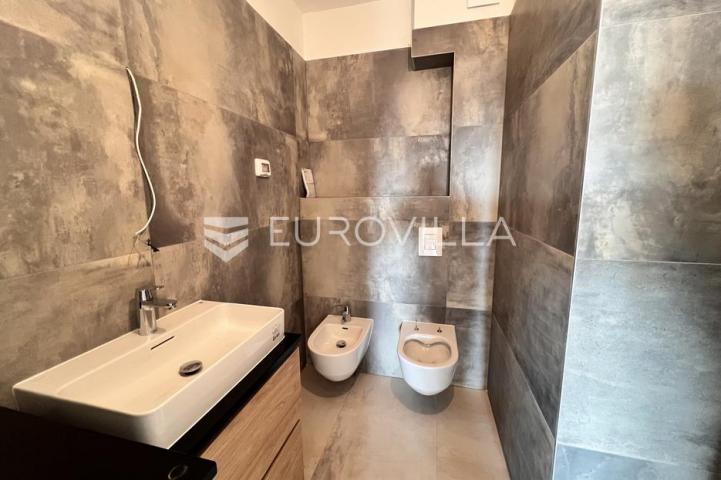 Istra, Banjole, četverosoban stan u novogradnji na prvom katu,108.36 m² s otvorenim pogledom na more