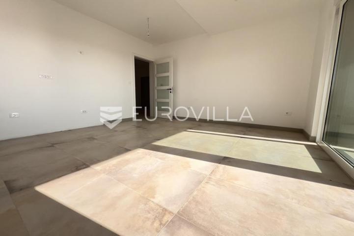 Istra, Banjole, četverosoban stan u novogradnji na prvom katu,108.36 m² s otvorenim pogledom na more
