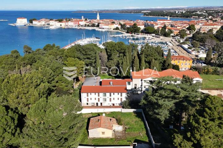 Istra, Poreč, Ekskluzivno zemljište prvi red do mora s direktnim izlazom na plažu