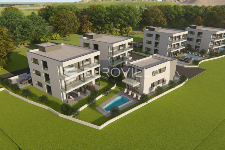 Istra, Medulin, prostrani stan s 4 spavaće sobe, parking, lift