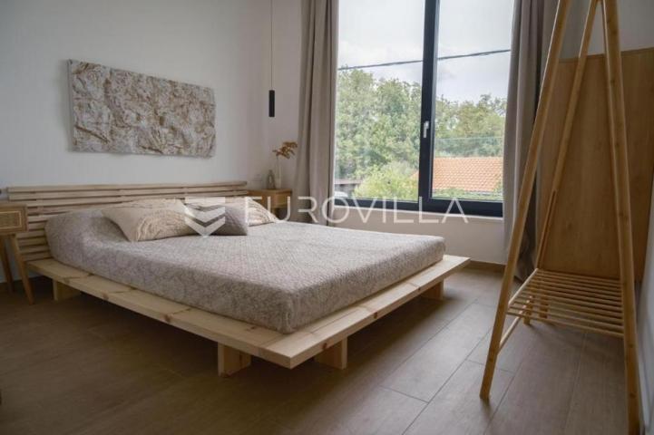 Krk, Linardići, luksuzna vila s bazenom i saunom, novogradnja, 200 m², okućnica 450 m²