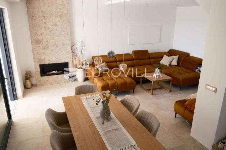 Krk, Linardići, luksuzna vila s bazenom i saunom, novogradnja, 200 m², okućnica 450 m²