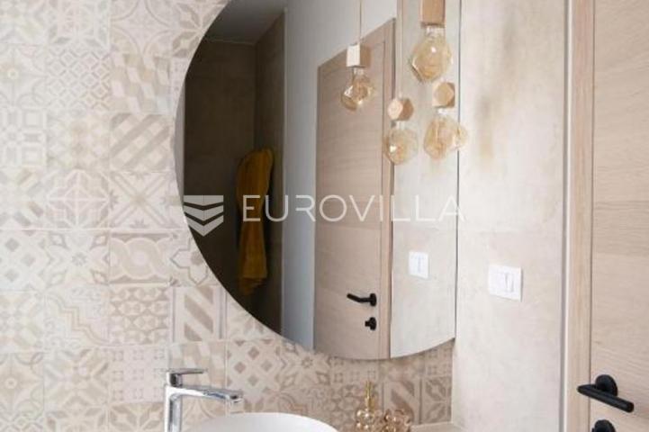 Krk, Linardići, luksuzna vila s bazenom i saunom, novogradnja, 200 m², okućnica 450 m²