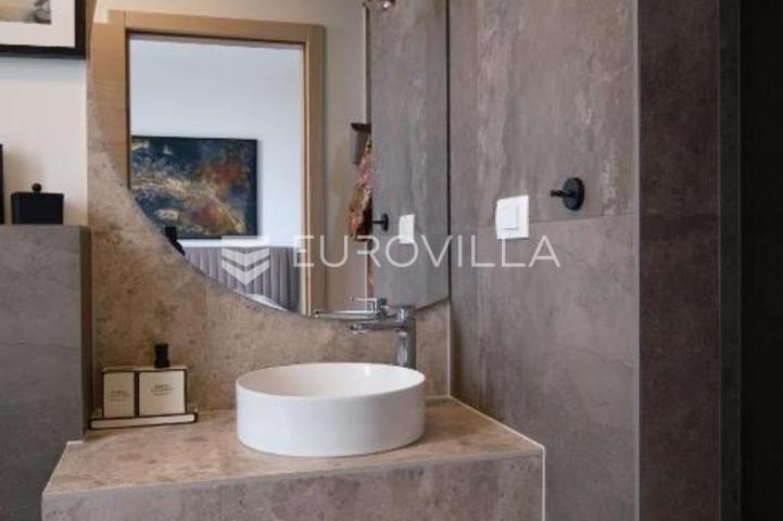 Krk, Linardići, luksuzna vila s bazenom i saunom, novogradnja, 200 m², okućnica 450 m²