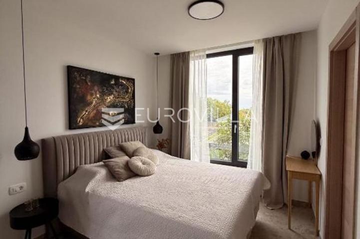 Krk, Linardići, luksuzna vila s bazenom i saunom, novogradnja, 200 m², okućnica 450 m²
