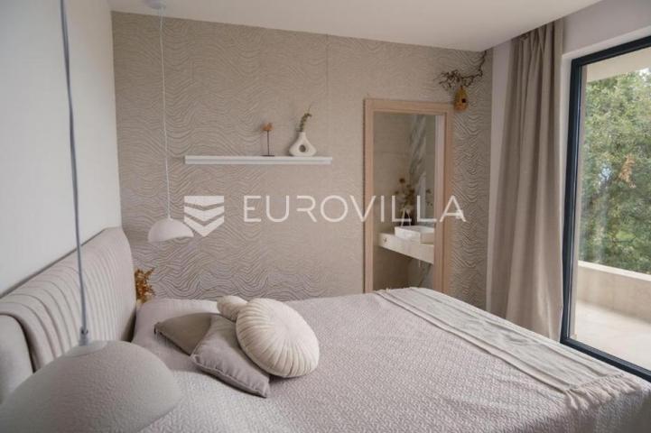 Krk, Linardići, luksuzna vila s bazenom i saunom, novogradnja, 200 m², okućnica 450 m²