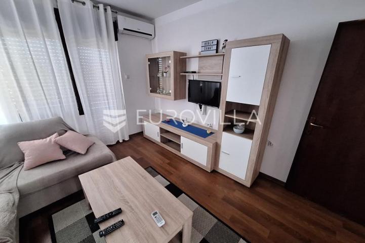 Slunj, Taborište, kuća 440 m², 3 stana, gospodarska zgrada, mirna lokacija
