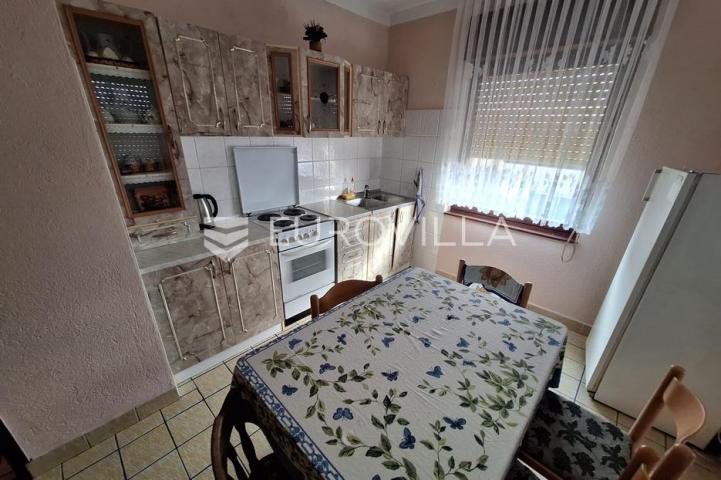 Slunj, Taborište, kuća 440 m², 3 stana, gospodarska zgrada, mirna lokacija
