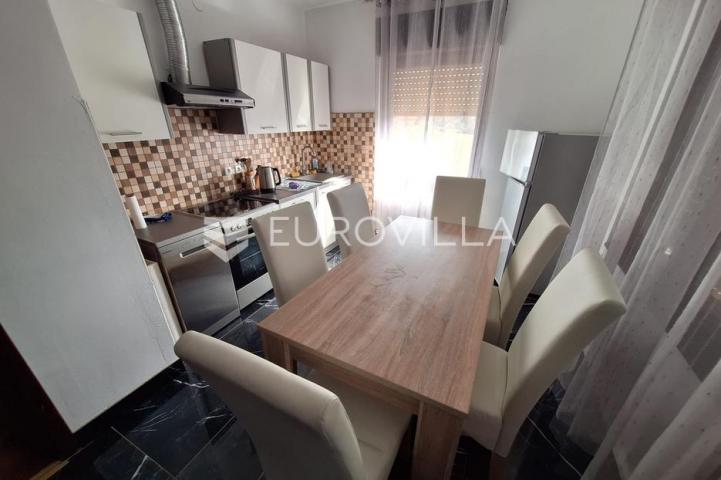 Slunj, Taborište, kuća 440 m², 3 stana, gospodarska zgrada, mirna lokacija