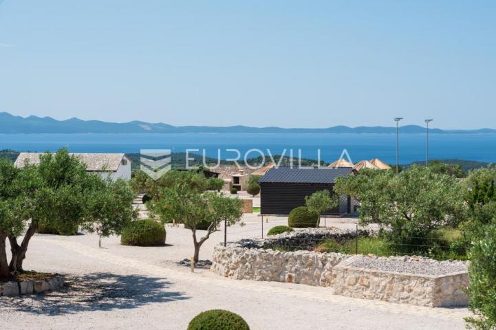 Brač, Milna, predivno uređeno imanje s predivnim pogledom na more