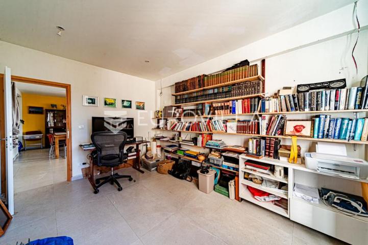 Otok Korčula, Čara, kamena kuća u centru mjesta