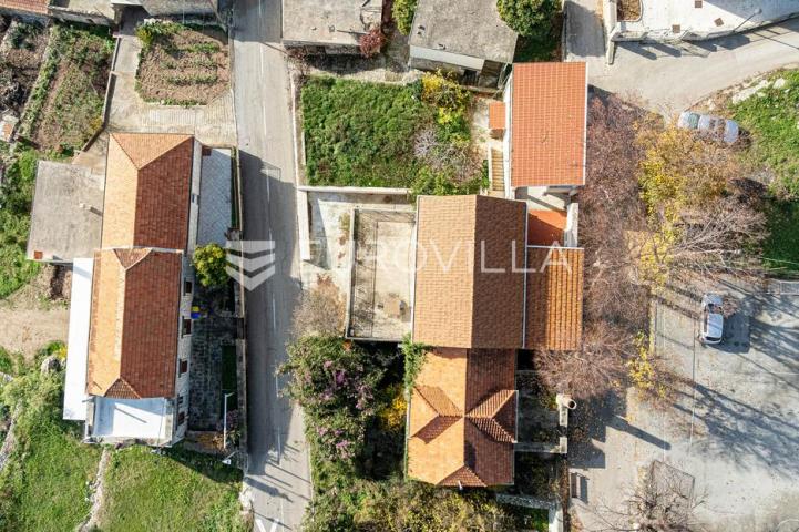 Otok Korčula, Čara, kamena kuća u centru mjesta
