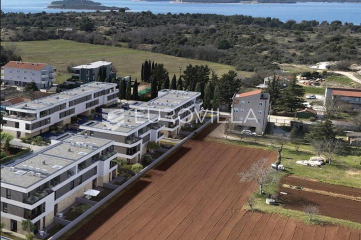 Pula, Štinjan, dvosoban stan s potencijalom u novogradnji