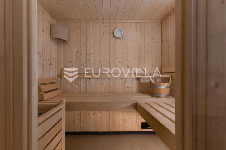 Podstrana, luksuzna vila s krovnom terasom i predivnim pogledom