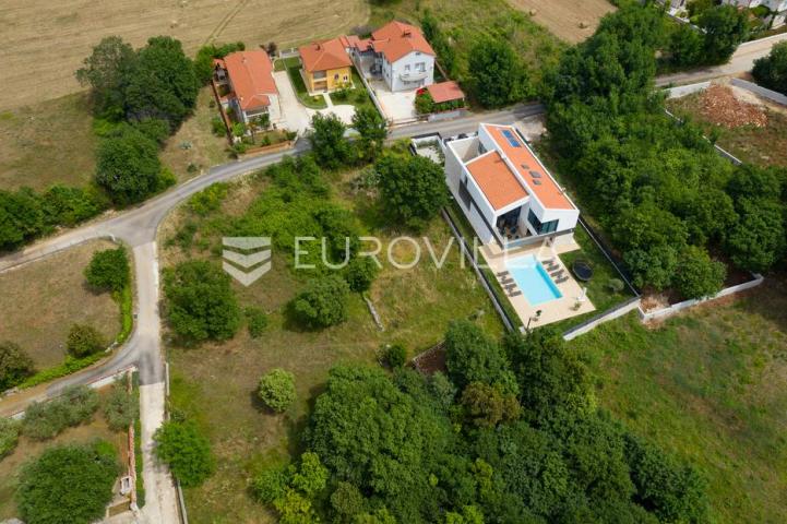 Istra, Ližnjan, arhitektonski biser s grijanim bazenom na top lokaciji