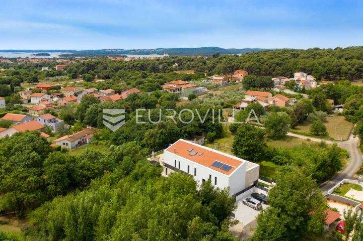 Istra, Ližnjan, arhitektonski biser s grijanim bazenom na top lokaciji