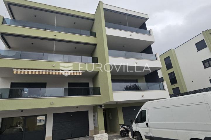 Makarska, jednosoban stan, 2. kat, 58,3 m², s pogledom na more