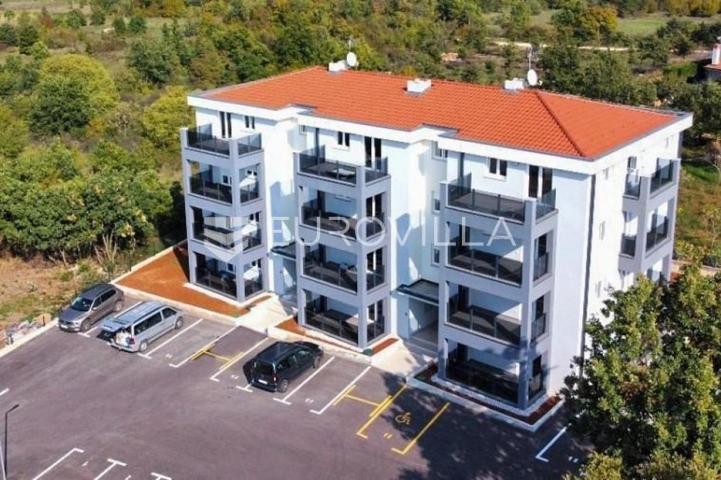 Istra, Poreč, Moderan stan u novogradnji na 2. katu s pogledom na more