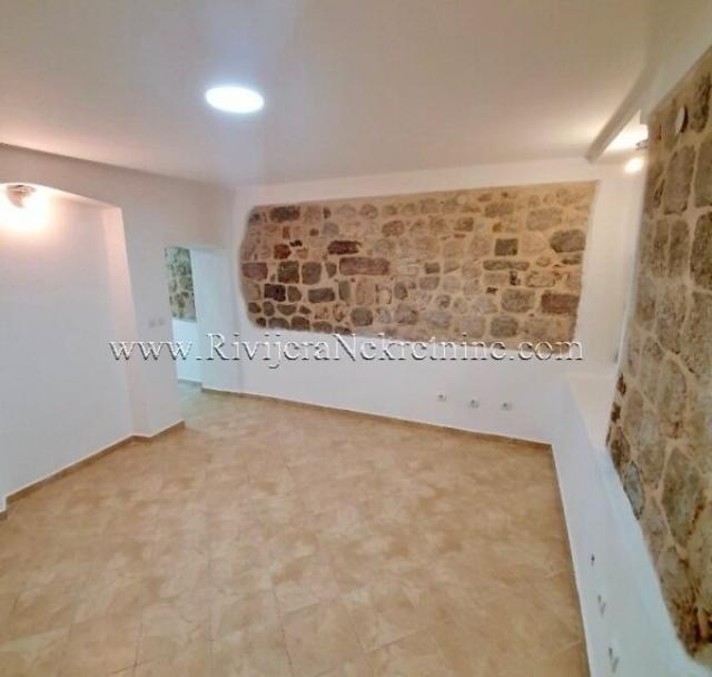Prodaje se ekskluzivna kamena kuća u starom gradu Kotor