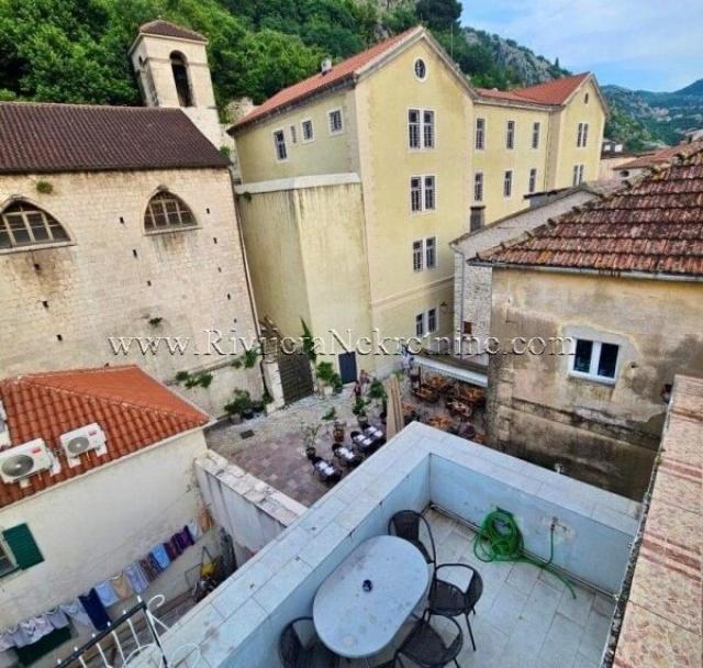 Prodaje se ekskluzivna kamena kuća u starom gradu Kotor