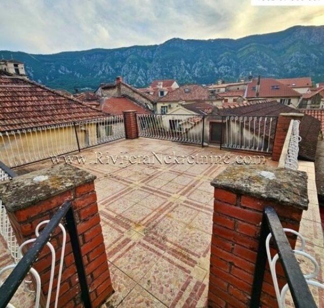 Prodaje se ekskluzivna kamena kuća u starom gradu Kotor