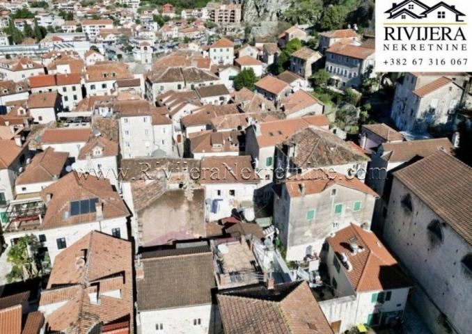 Prodaje se ekskluzivna kamena kuća u starom gradu Kotor