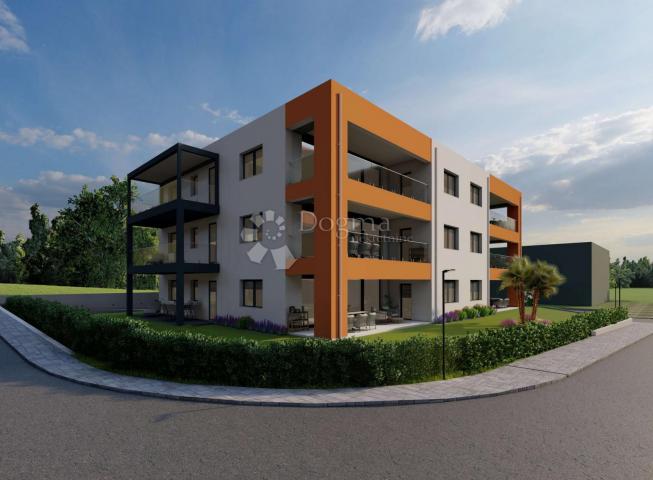 Ekskluzivno! Lux stan na prestižnoj lokaciji, 150m od mora