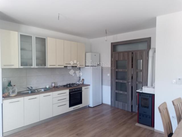  KUĆA U VODICAMA S DVA ODVOJENA STANA 256 m2