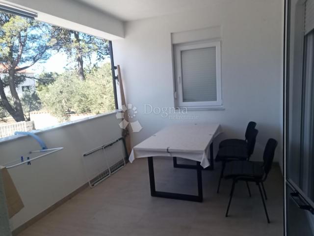  KUĆA U VODICAMA S DVA ODVOJENA STANA 256 m2