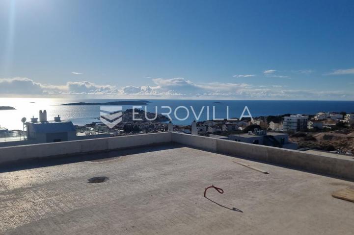 Primošten, NOVOGRADNJA, stan u prizemlju s bazenom i pogledom na more, 109,95 m²