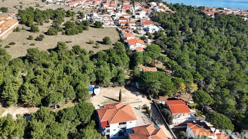 Građevinsko zemljište (pod UPU planom) 180 m. do mora