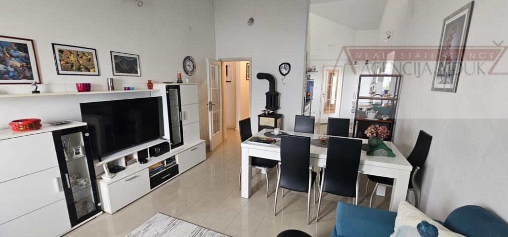 Omiš Stanići kuća 200 m2 - 120m od mora - otvoren pogled