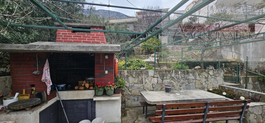 Omiš Stanići kuća 200 m2 - 120m od mora - otvoren pogled