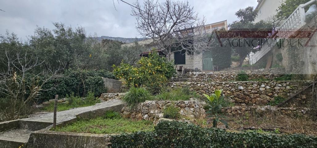 Omiš Stanići kuća 200 m2 - 120m od mora - otvoren pogled