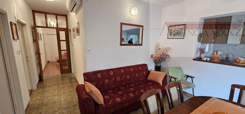 Omiš Stanići kuća 200 m2 - 120m od mora - otvoren pogled