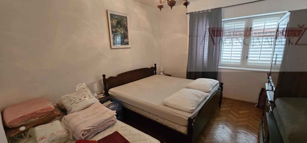 Omiš Stanići kuća 200 m2 - 120m od mora - otvoren pogled