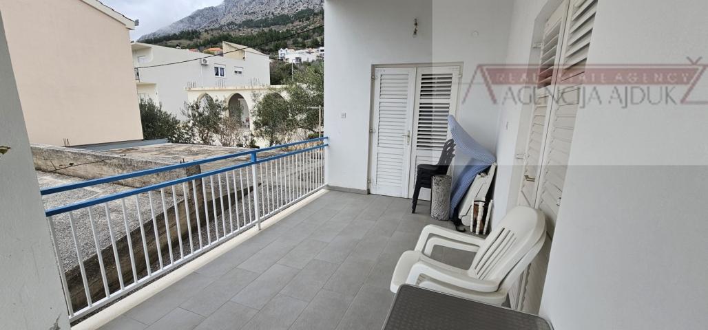 Omiš Stanići kuća 200 m2 - 120m od mora - otvoren pogled