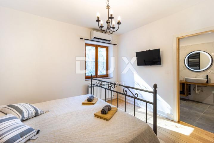 ISTRA, LABIN - Samostojeća kamena vila s bazenom