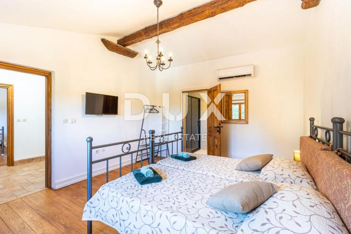 ISTRA, LABIN - Samostojeća kamena vila s bazenom
