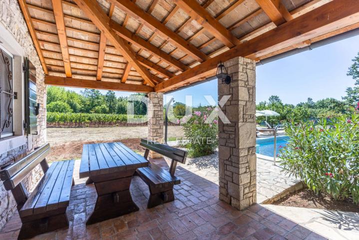 ISTRA, LABIN - Samostojeća kamena vila s bazenom