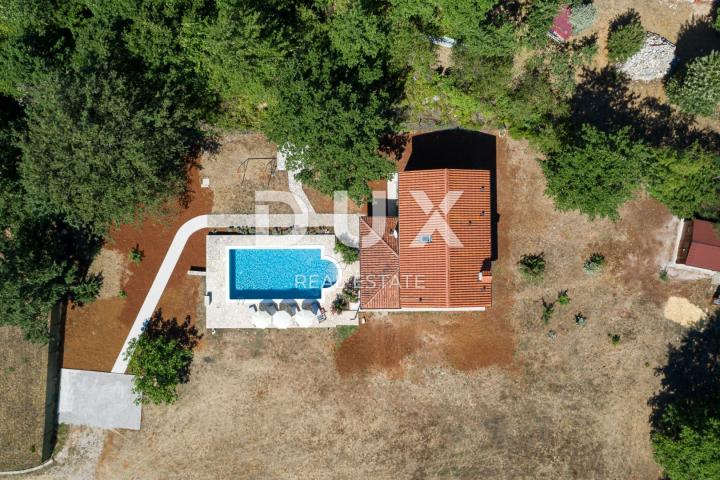ISTRA, LABIN - Samostojeća kamena vila s bazenom