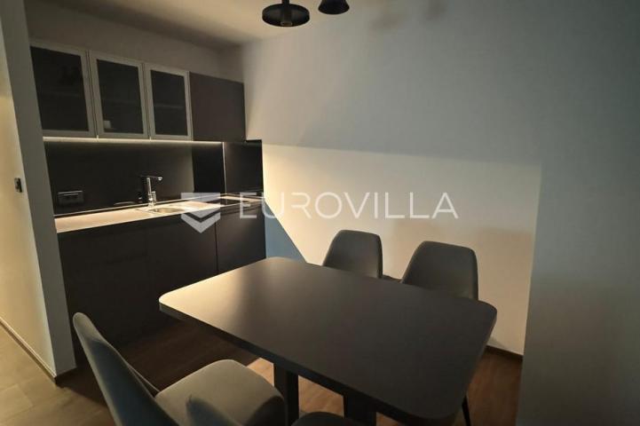 Varaždin Centar, useljiv trosobni stan 70 m² s uključenim režijama