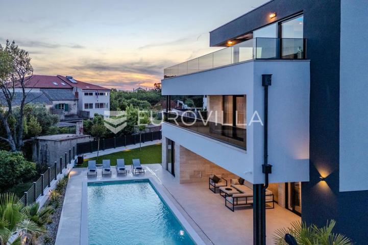 Zadar, Privlaka, ekskluzivna moderna vila s bazenom i wellness zonom