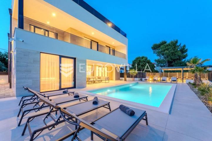 Zadar, Privlaka, ekskluzivna moderna vila s bazenom i wellness zonom