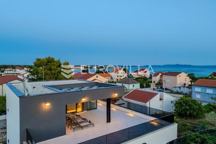 Zadar, Privlaka, ekskluzivna moderna vila s bazenom i wellness zonom