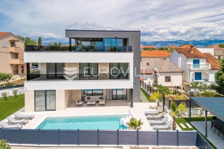 Zadar, Privlaka, ekskluzivna moderna vila s bazenom i wellness zonom